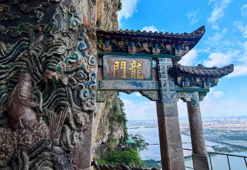 [Pure Fun] Kunming City Dianchi Lake + Xishan Longmen + Ethnic Village one-day tour| Optional Independent private charter