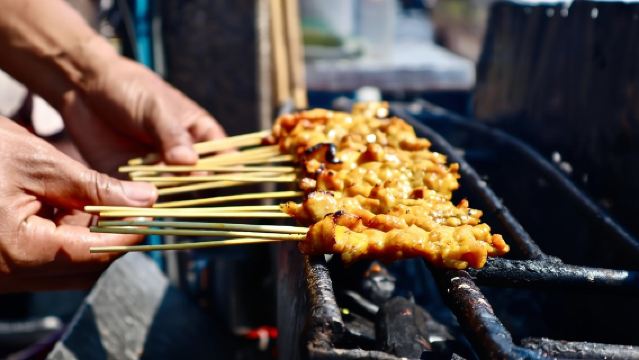 Bangkok by Night Food Tour with 10+ Tastings in Chinatown
