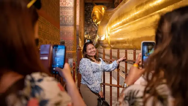 曼谷夜遊：鄭王廟、臥佛寺、唐人街及嘟嘟車之旅