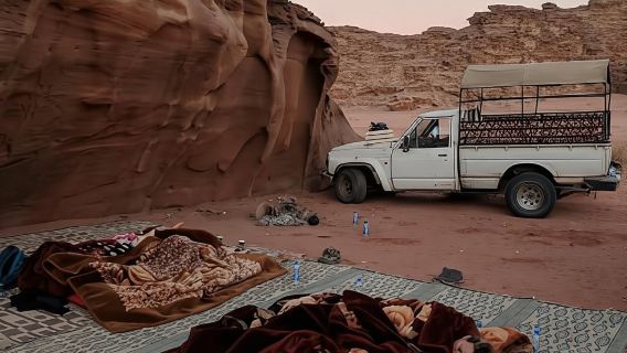 Wadi Rum: Full-Day Jeep Tour with Lunch