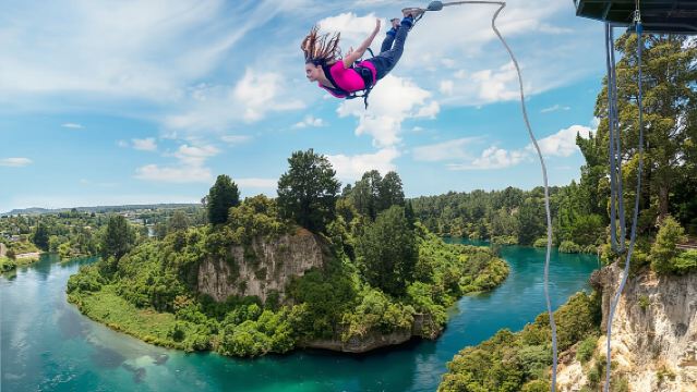 Taupō: AJ Hackett Taupō Bungy: ¡el toque de agua más alto de Nueva Zelanda!
