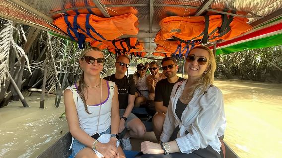 perjalanan satu hari di Sungai Mekong + Keberangkatan ke Ho Chi Minh + Rombongan Kecil + Naik Perahu + Makan Siang Tradisional Vietnam