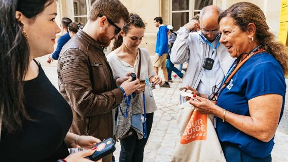 Versailles: Skip-the-Line Tour of Palace with Gardens Access