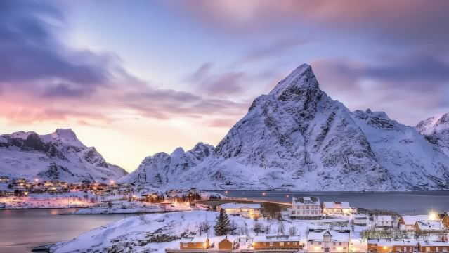 Lofoten Island Nordic Fishing Village + Polar Fjord Day Tour in Norway (Chinese-Speaking Driver)