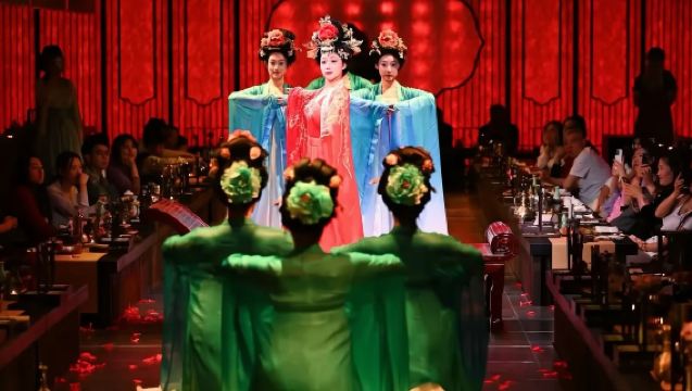 Lanqi Banquet: Feast Your Senses on Imperial Splendor, Illuminated by the Glow of Qingdao's Scenery