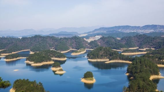 Thousand Island Lake Scenic Area Private Day Tour from Huangshan