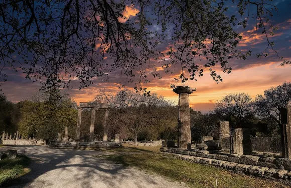 卡塔科隆私人導賞團：探索奧林匹亞古蹟、酒莊與海灘