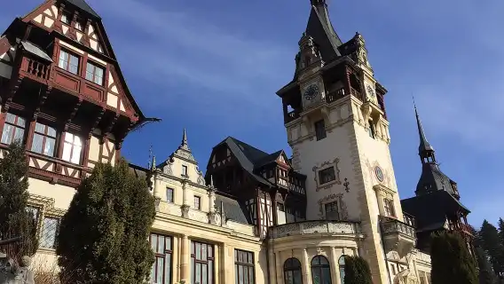 Private Day Trip to Peles Castle, Dracula's Castle and Brasov