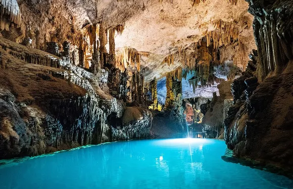 酒店接送小型旅行團前往傑塔石窟 (Jeita Grotto)、哈里薩及比布魯斯