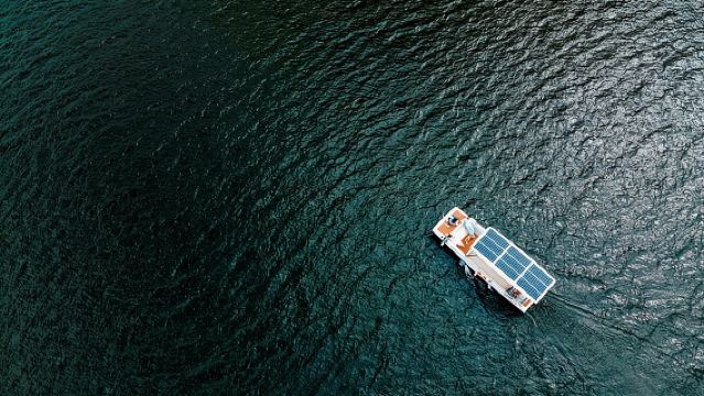 ปินเฮา: ท่องเที่ยวด้วยเรือไฟฟ้า 1 ชั่วโมง - ชิมไวน์ 2 ชนิด