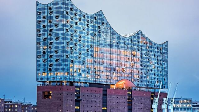 Hamburg Private Walking Tour with a Local: Icons & Hidden Gems