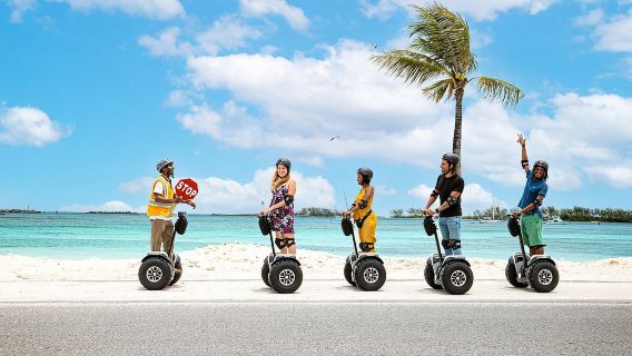 Nassau: Tour Segway tham quan Pháo đài Charlotte và Thưởng thức ẩm thực
