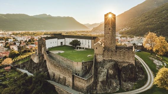 瑞士-貝林佐納｜翻譯陪同｜地陪旅遊｜展會｜商務考察｜地接｜（可私人定制）