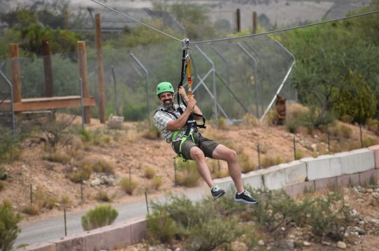 坎普弗德：Predator Zip Lines 導覽滑索之旅