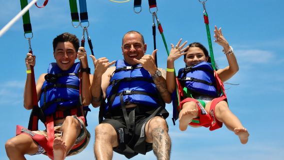 Waikiki Parasailing in Hawaii from Oahu