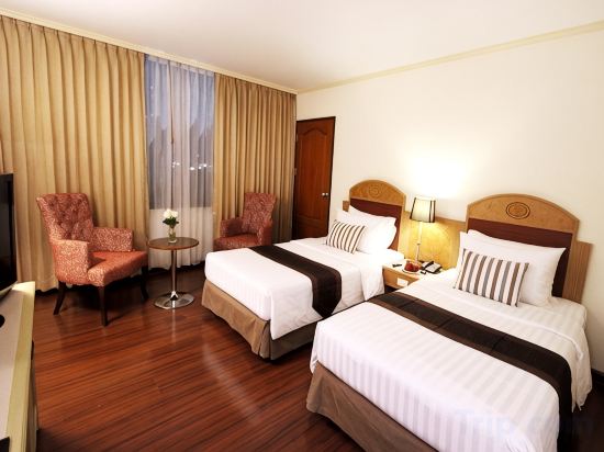 Grand Tower Inn Rama VI Hotel Room Type - Quadruple Room