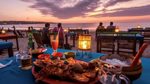 Passeio de um dia aos Penhascos Uluwatu na Praia de Jimbaran em Bali + Jantar de frutos do mar com pôr do sol em Jimbaran
