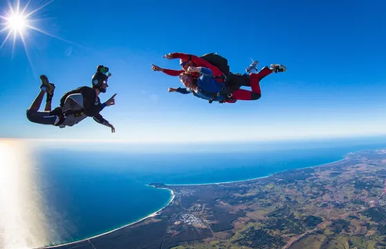 拜倫灣高空海景跳傘【布里斯本/黃金海岸接送+含稅/贈跳傘證書/可選照片影片】