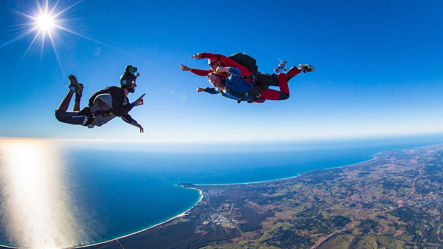Byron Bay high-altitude ocean view skydiving [Brisbane/Gold Coast transfer + tax included/free skydiving certificate/optional photos and videos]