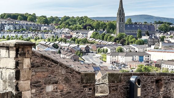 Derrie Danders: Highlights of the Walled City a Self-Guided Audio Tour