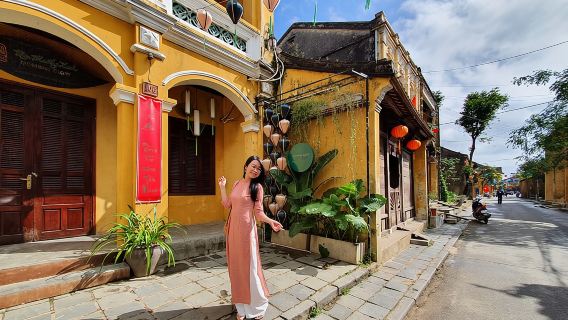 Hoi An town private walking tour with boat trip