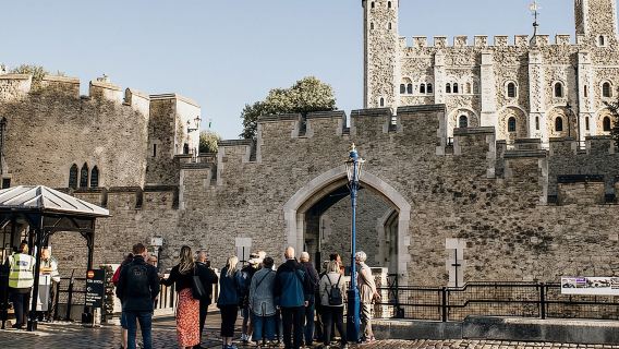 Visita guidata all'interno della Torre di Londra con gioielli della Corona e crociera