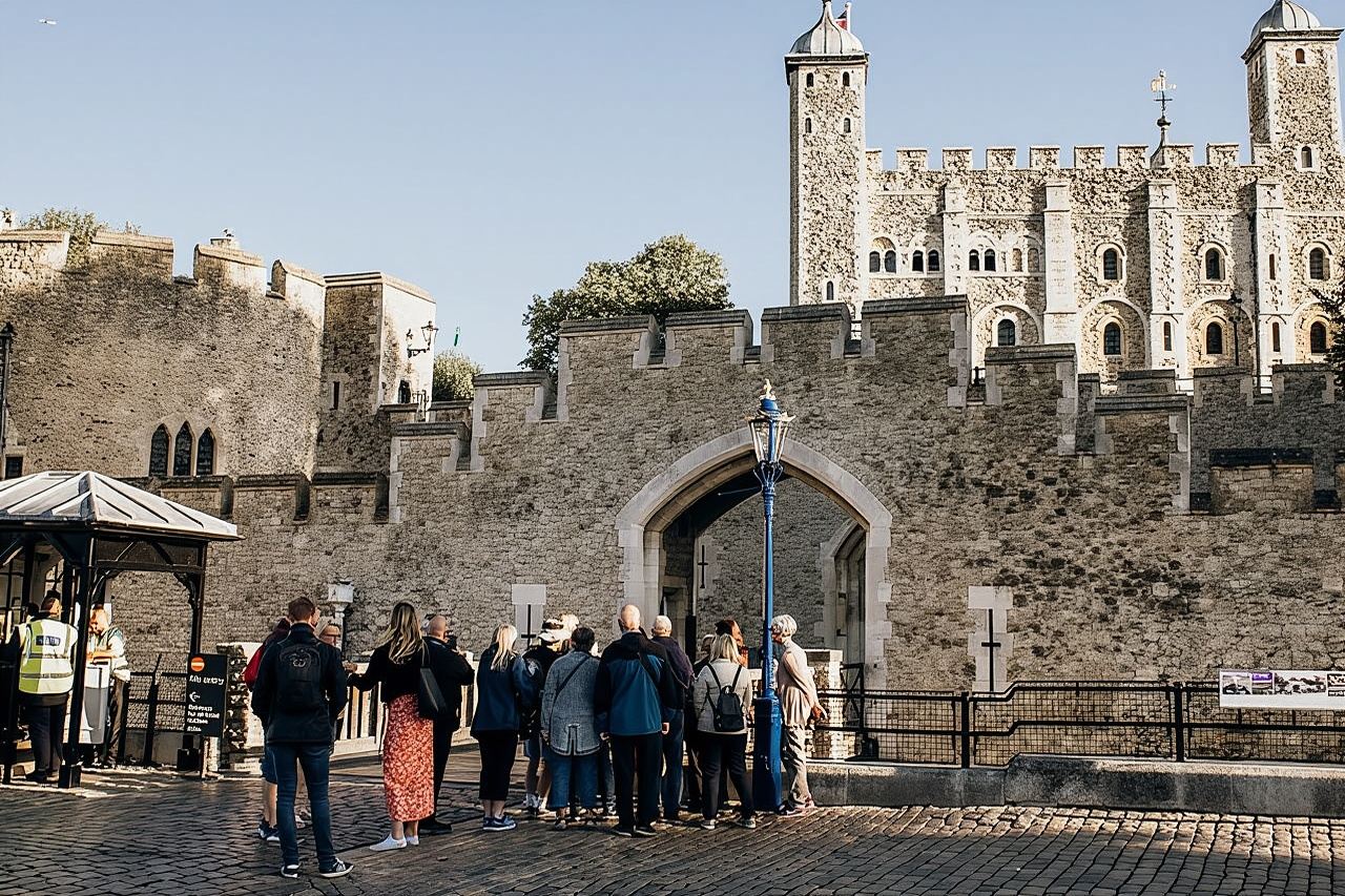 Best of London Tour - Crown Jewels, River Cruise & History Walk