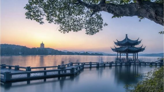 Hangzhou Fremdsprachen-Reiseleiter für Englisch, Vietnamesisch, Indonesisch und mehrsprachige Reiseleiter, Touren können individuell angepasst werden