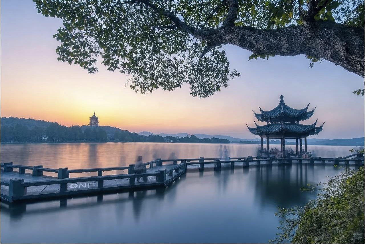 Hangzhou Fremdsprachen-Reiseleiter für Englisch, Vietnamesisch, Indonesisch und mehrsprachige Reiseleiter, Touren können individuell angepasst werden