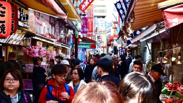 Tokio: Food-Tour in Ueno mit über 10 Verkostungen japanischer Klassiker