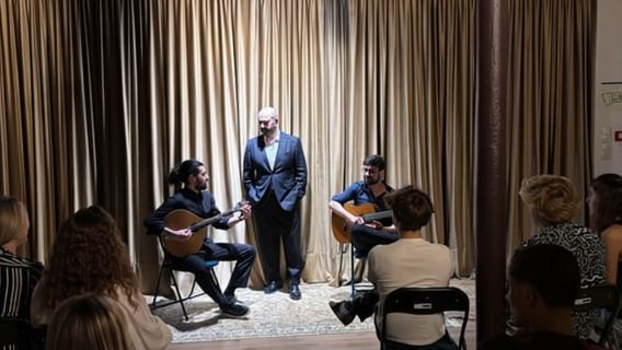 ลิสบอน: การแสดงฟาดูสดใน Alfama อันเก่าแก่พร้อมไวน์พอร์ต