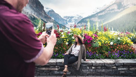 From Banff: Lake Louise and Moraine Lake Sightseeing Tour
