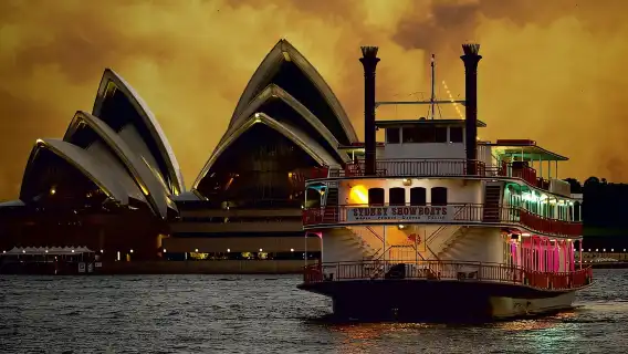 Sydney Harbour: Cabaret Cruise with 3-Course Dinner