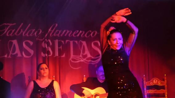 Seville: Pertunjukan Flamenco & Makan Malam di Atap dengan Pemandangan Katedral