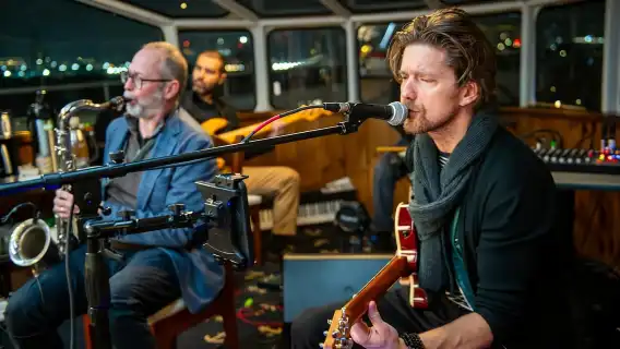 นิวยอร์กซิตี้: ล่องเรือดินเนอร์สุดหรูพร้อมดนตรีสด