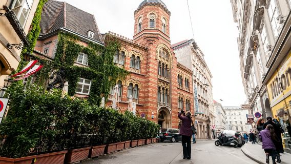 Wina: Tur Eksplorasi Kota Tua Romantis 2 Jam