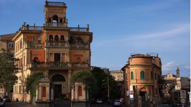 Private charter to Tom Cruise's wedding town: Bracciano Lake + Castle + Sentry Fortress + Square + Museum
