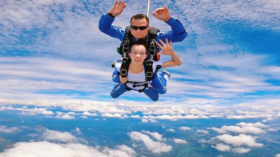 成都青城山高空雙人跳傘【4000公尺自由落體+專業高畫質影片拍攝+影片剪輯】
