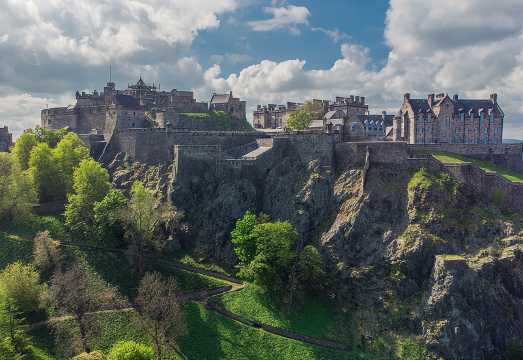 Edinburgh Castle: Guided Walking Tour with Entry Ticket