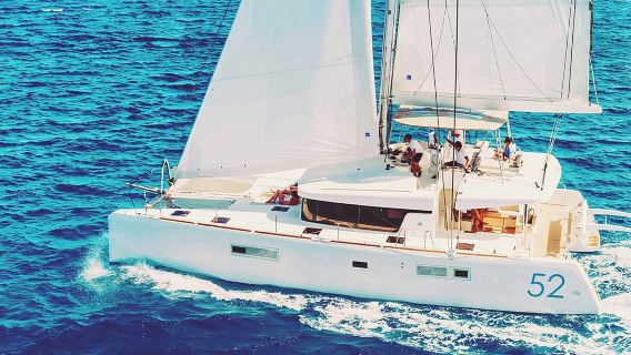 Rethymno: Private Catamaran Cruise with Lunch and Drinks