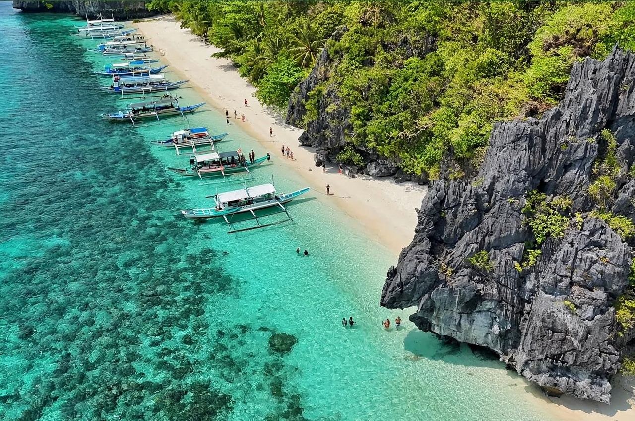 El Nido 1-day tour Route B: Exploring Snake Island and Cave Wonders