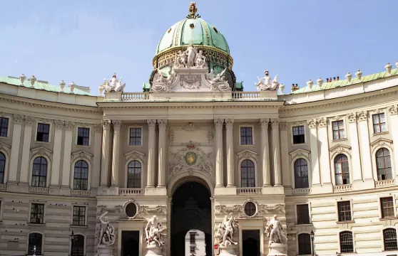 包車暢遊霍倫：探秘霍夫特塔城堡與黃金時代港口遺跡