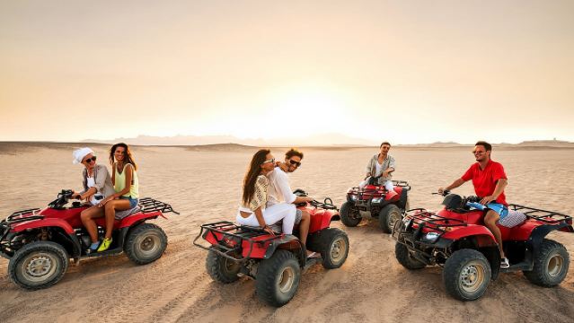Wüstensafari, Dünenfahrten, Sandboarding, Kamelreiten, ATV-Option