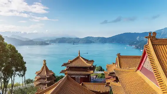 Sun Moon Lake 1-Day Leisure Tour from Taipei