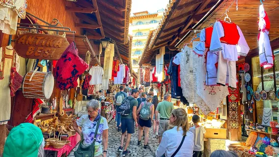Castelo de Kruja, o antigo Bazar e Sarisalltik - Partida de Tirana