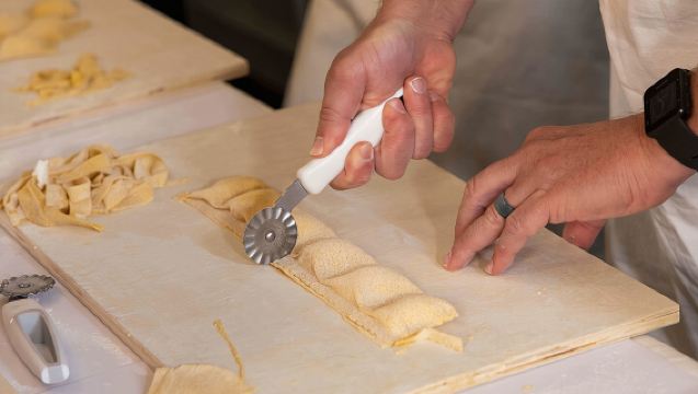 คลาสสอนทำเฟตตูชินีราวิโอลีและทีรามิสุในกรุงโรม