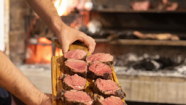 Buenos Aires: Argentine Asado Dinner with Live Music