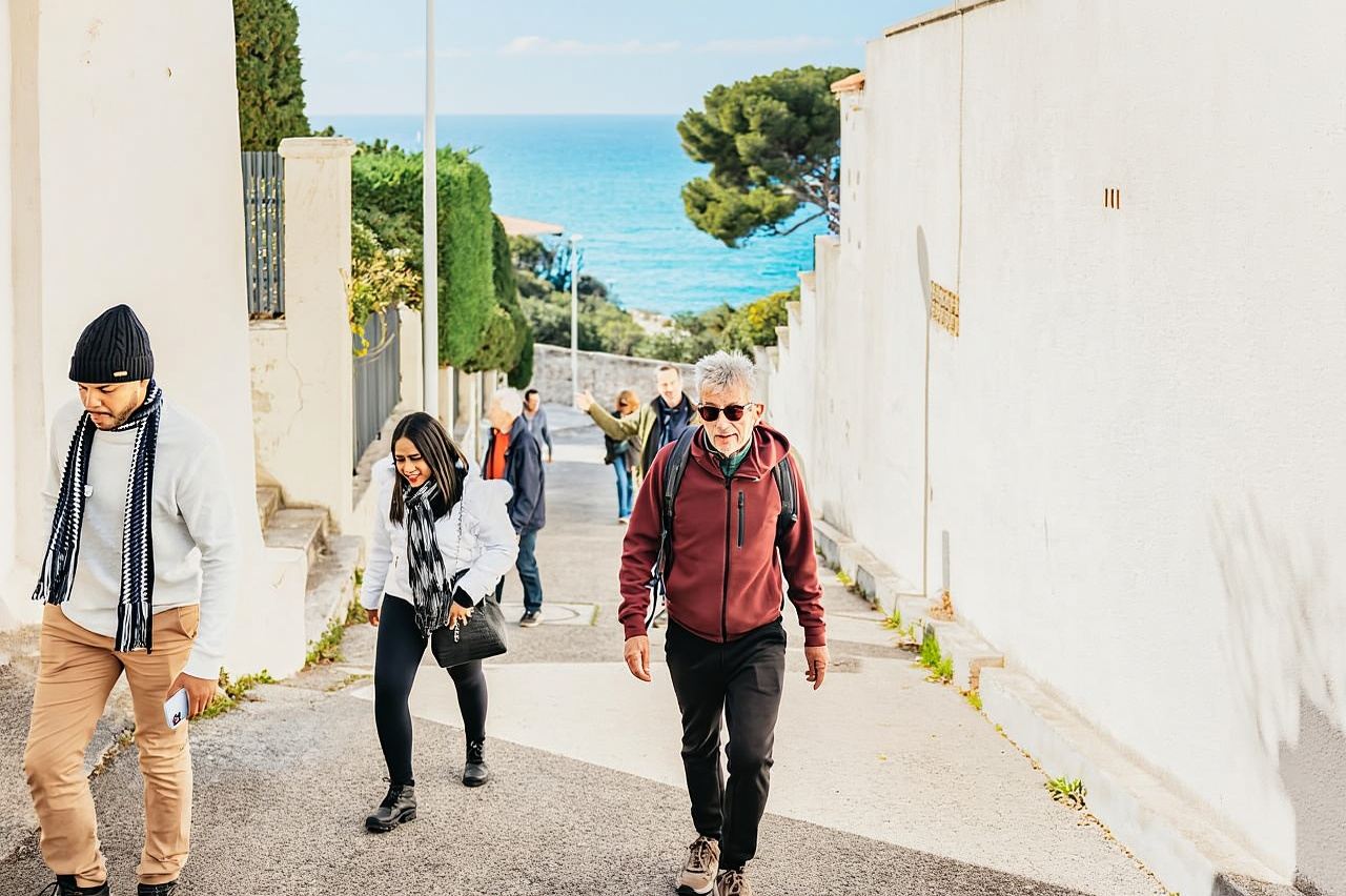 Guided Walk in beautiful and hidden neighborhoods