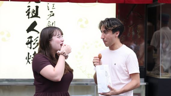 Tokyo: Private Asakusa & Senso-ji Tour with 3 Food Stops