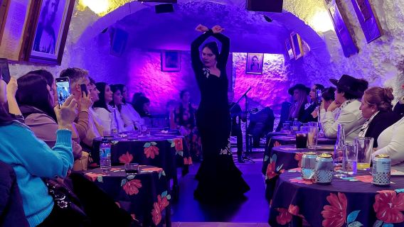 Granada: Espectáculo Flamenco en la Cueva LA FARAONA